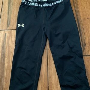 Girls Black Under Armour capris